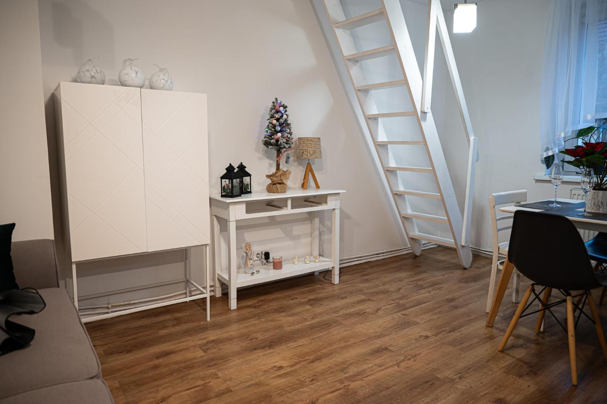 Dwupoziomowy Z Kominkiem Apartment